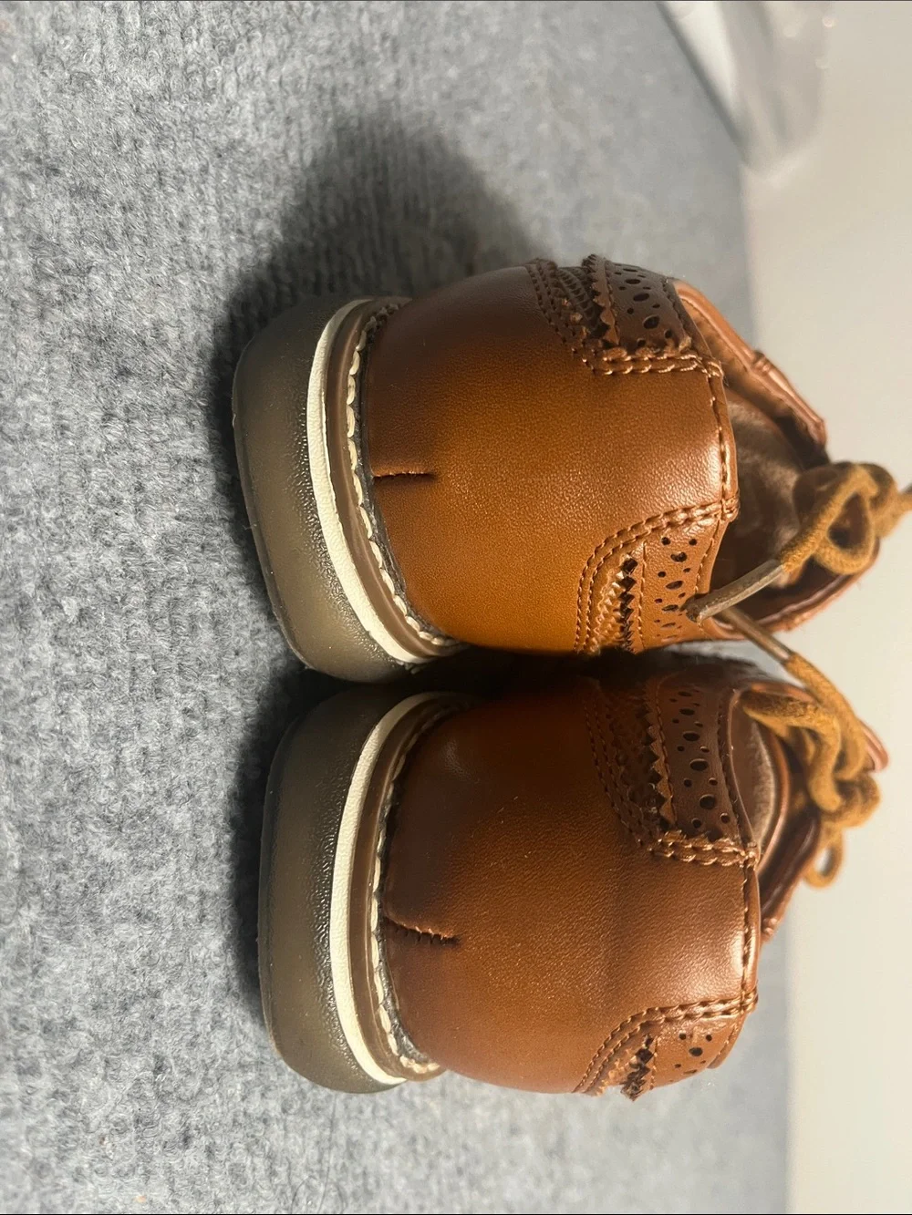 Kids Classic Tan Dress Oxfords - Stylish Lace-Up Shoes. Shoe has some damage.